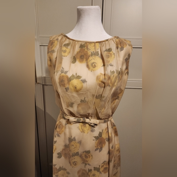 Vintage Floral Dress - Picture 3 of 10